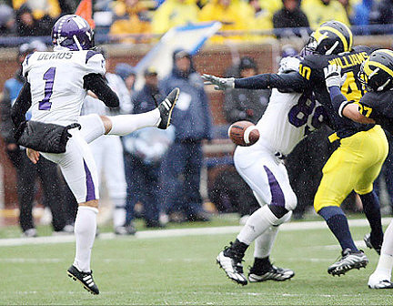 Michael Williams (40) and Ricky Reyes (37)