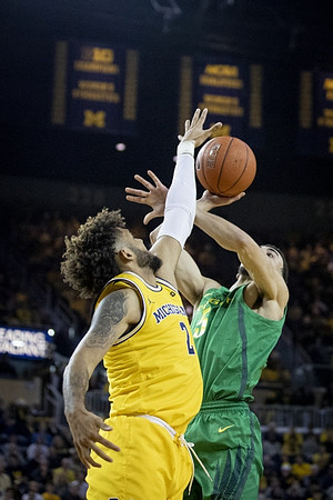 Isaiah Livers (2)