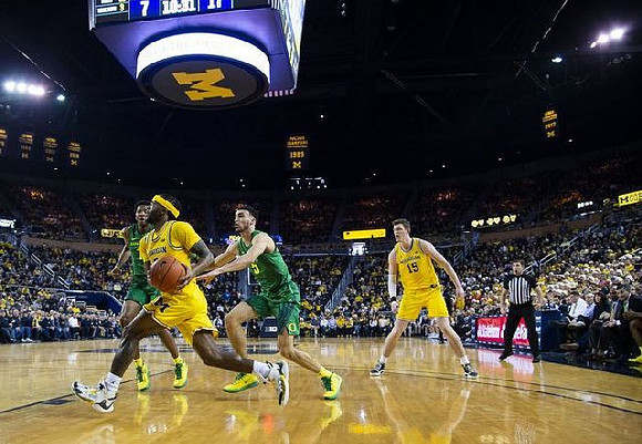 Zavier Simpson (3) and Jon Teske (15)