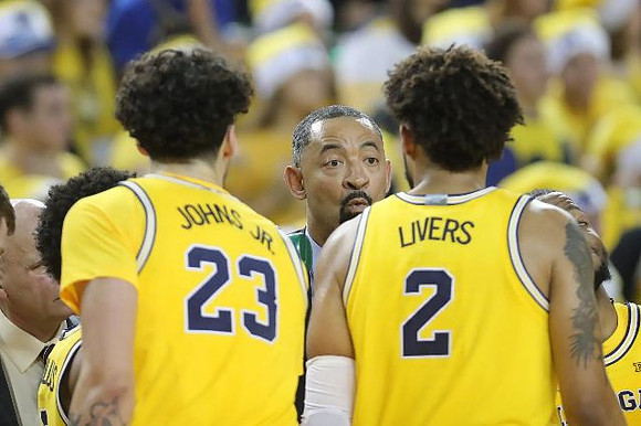 Brandon Johns Jr. (23), Juwan Howard, and Isaiah Livers (2)