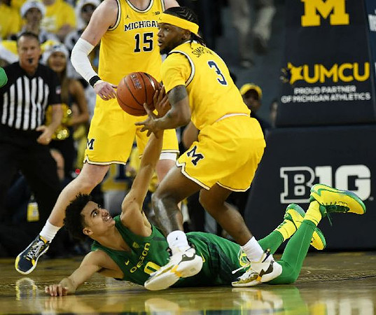 Jon Teske (15) and Zavier Simpson (3)