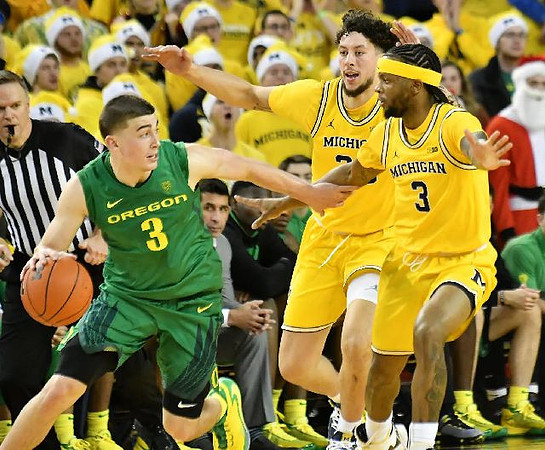 Brandon Johns Jr. (23) and Zavier Simpson (3)