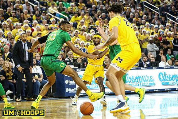 Juwan Howard, Zavier Simpson (3), and Brandon Johns Jr. (23)