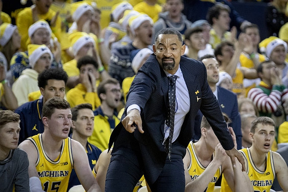 Luke Wilson (32), Jon Teske (15), Juwan Howard, and Franz Wagner (21)