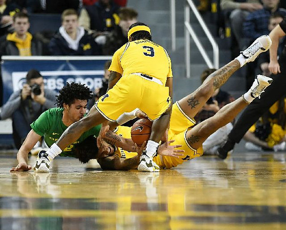 Isaiah Livers (2) and Zavier Simpson (3)