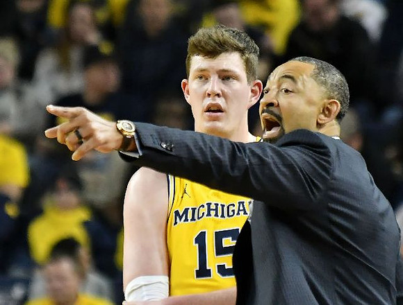 Jon Teske (15) and Juwan Howard
