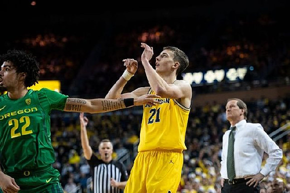 Franz Wagner (21) and Oregon Head Coach Dana Altman