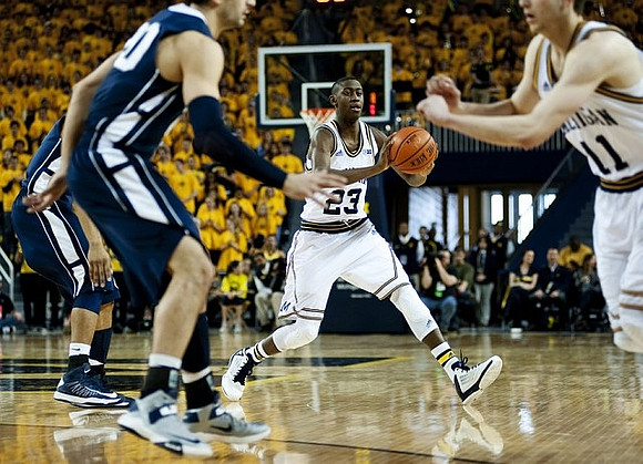 Caris LeVert (23) and Nik Stauskas (11)