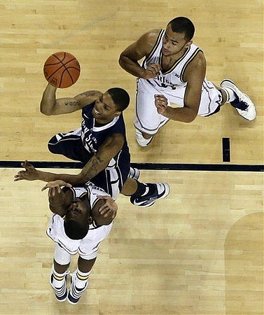 Tim Hardaway Jr. (10) and Jon Horford (15)
