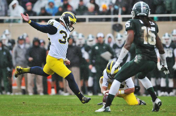 Brendan Gibbons (34) and Drew Dileo (9)