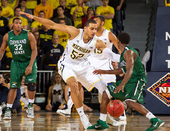 Jordan Morgan (52) and Jon Horford (15)