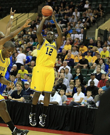 DeShawn Sims (34) and Anthony Wright (12)