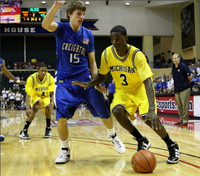 Manny Harris (3) and Darius Morris (4)