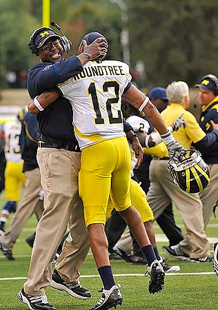 Tony Dews, Roy Roundtree (12), Greg Robinson, and Rich Rodriguez