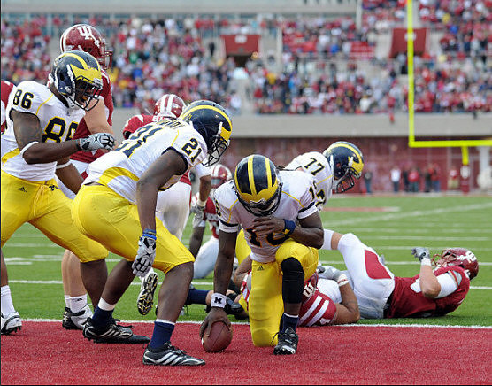 Kevin Koger (86), Junior Hemingway (21), Denard Robinson (16), and Taylor Lewan (77)