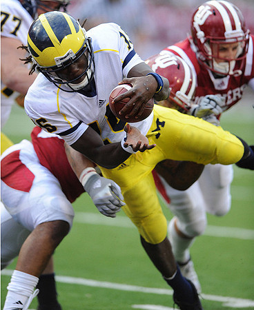 Taylor Lewan (77) and Denard Robinson (16)