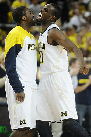 Corey Person (32) and Tim Hardaway Jr. (10)