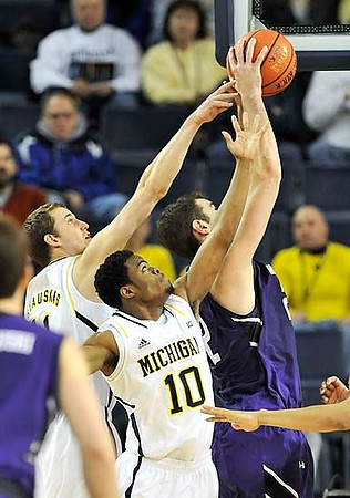 Derrick Walton Jr. (10) and Nik Stauskas (11)