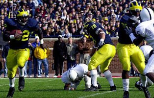 Anthony Thomas (32), B.J. Askew (35), and Jonathan Goodwin (78)