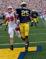 Ernest Shazor (25) and Lawrence Reid (42)