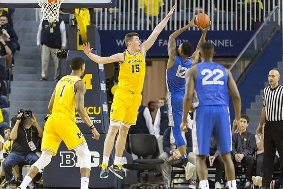 Charles Matthews (1) and Jon Teske (15)