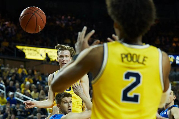 Ignas Brazdeikis (13) and Jordan Poole (2)