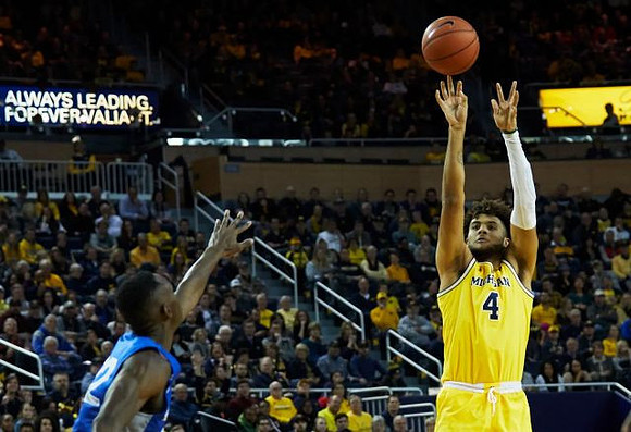 Isaiah Livers (4)
