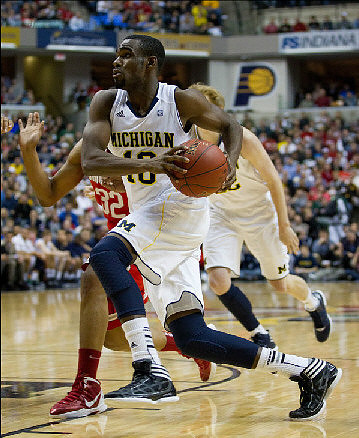 Tim Hardaway Jr. (10) and Blake McLimans (22)