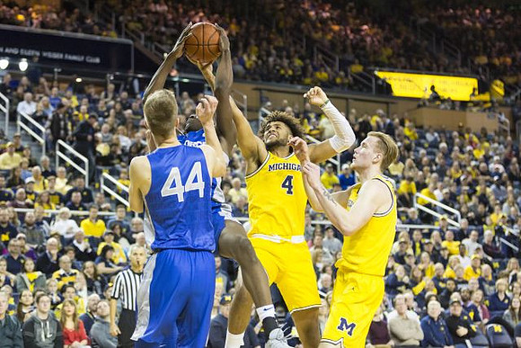 Isaiah Livers (4) and Ignas Brazdeikis (13)