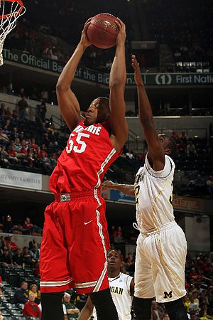 Carlton Brundidge (2) and Corey Person (32)