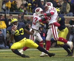 Chris Perry (23) and Ronald Bellamy (19)