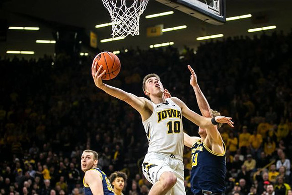 Austin Davis (51), Jordan Poole (2), and Ignas Brazdeikis (13)