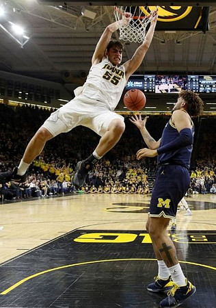 Isaiah Livers (4)