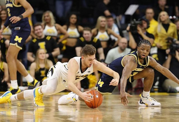 Zavier Simpson (3) and Jordan Poole (2)