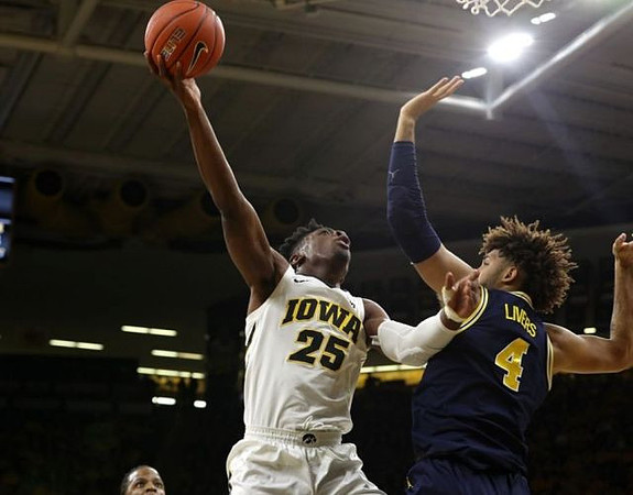 Isaiah Livers (4)