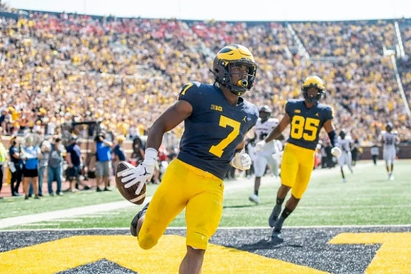 Donovan Edwards (7), and Daylen Baldwin (85)