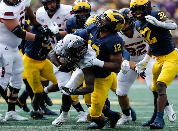 Josh Ross (12), and Jaylen Harrell (32)