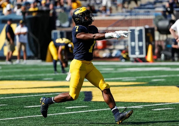 Donovan Edwards (7)