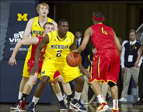 Carlton Brundidge (2) and Blake McLimans (22)