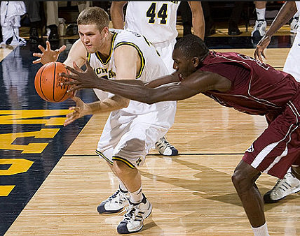 Zack Gibson (32) and Kelvin Grady (44)