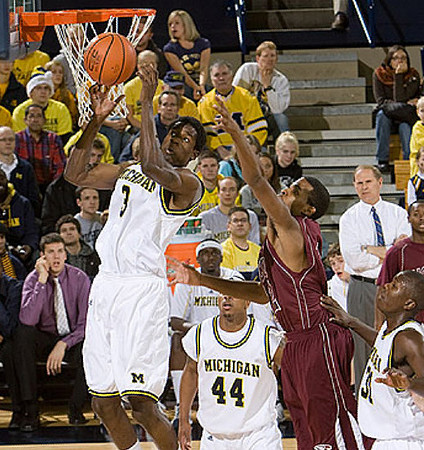 Manny Harris (3), Kelvin Grady (44), Anthony Wright (12), and John Beilein