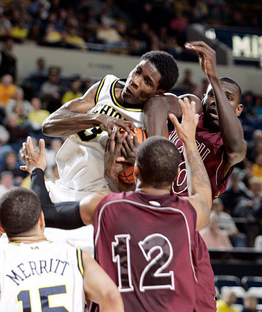 Manny Harris (3) and David Merritt (15)