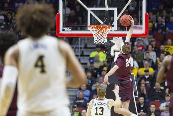 Isaiah Livers (4) and Ignas Brazdeikis (13)