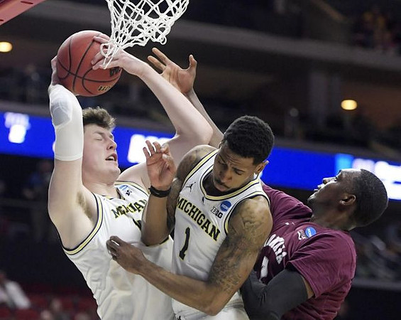 Jon Teske (15) and Charles Matthews (1)