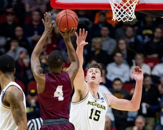 Charles Matthews (1) and Jon Teske (15)