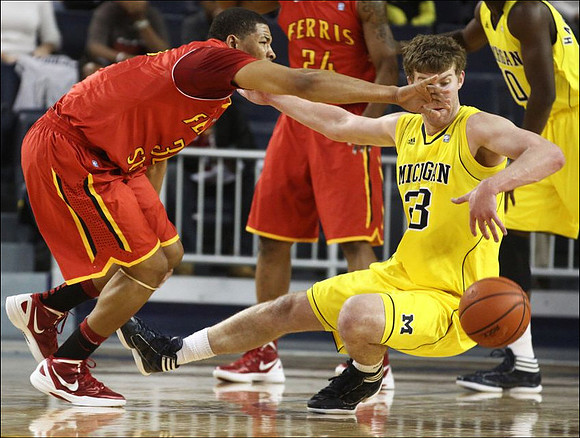 Evan Smotrycz (23) and Tim Hardaway Jr. (10)