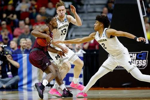 Ignas Brazdeikis (13) and Jordan Poole (2)