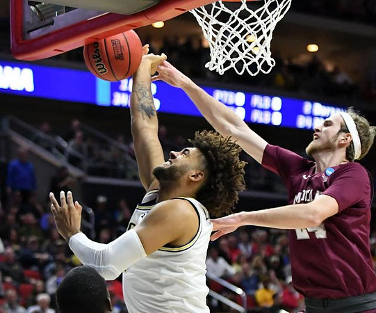 Isaiah Livers (4)