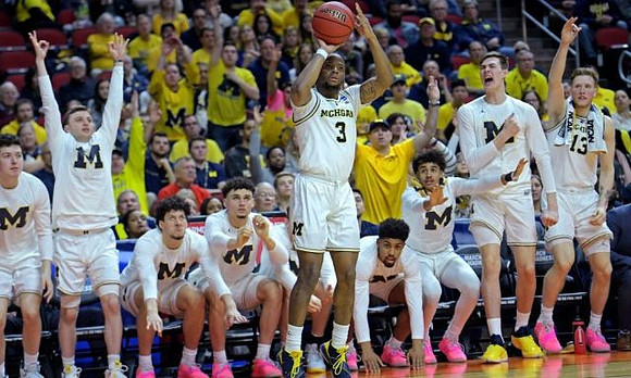 Zavier Simpson (3) and Michigan Team