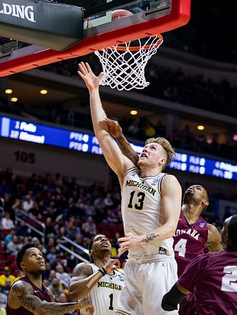 Charles Matthews (1) and Ignas Brazdeikis (13)